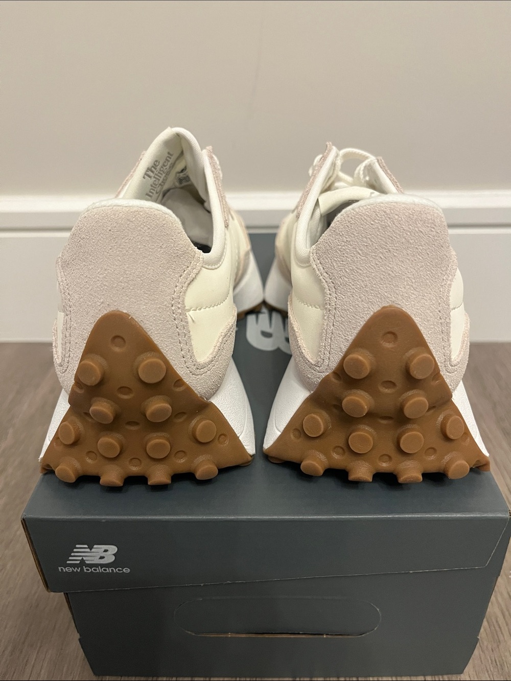 New Balance 327 sneaker. US womens size 6.5. Beige. Grey. Silver. New in box. - Picture 4 of 7